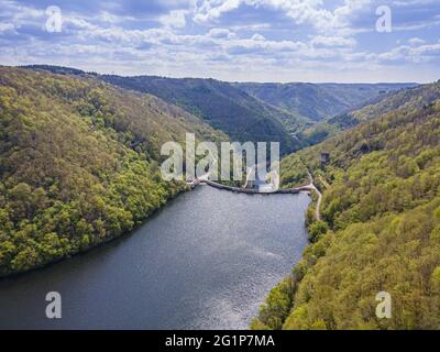 Frankreich, Correze, Dordogne-Tal, Servieres le Chateau, Chastang-Staudamm an der Dordogne (Luftaufnahme) Stockfoto