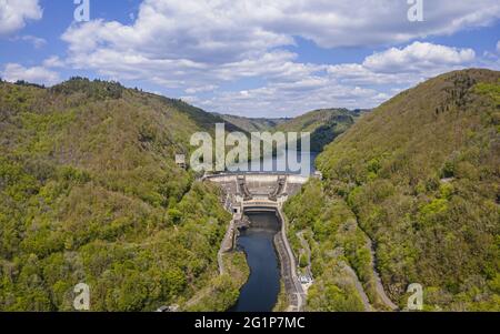 Frankreich, Correze, Dordogne-Tal, Servieres le Chateau, Chastang-Staudamm an der Dordogne (Luftaufnahme) Stockfoto