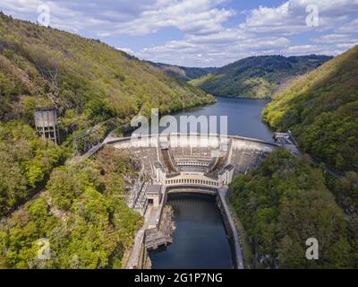 Frankreich, Correze, Dordogne-Tal, Servieres le Chateau, Chastang-Staudamm an der Dordogne (Luftaufnahme) Stockfoto