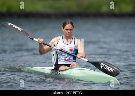 Duisburg, Deutschland. Juni 2021. Kanufrauen K1, Paulina PASZEK (Hannoverscher KC) Action, das Finale 2021 in den Disziplinen Kanu, SUP, Kanupolo vom 3. Bis 6. Juni 2021 in Duisburg, Quelle: dpa/Alamy Live News Stockfoto