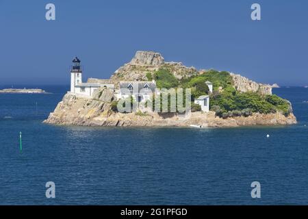 Frankreich, Finistere, Morlaix Bay, Carantec, der Leuchtturm der Insel Louet auf seinem Felsen Stockfoto