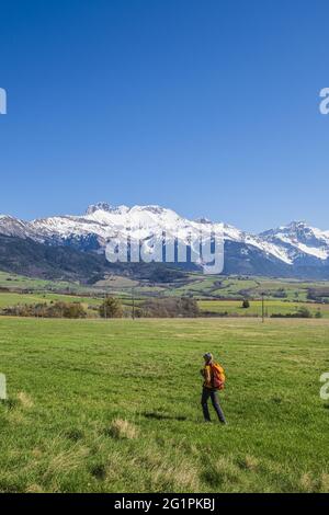 Frankreich, Isere, Trieves Region, Wanderung ab Mens, Devoluy-Massiv im Hintergrund Stockfoto