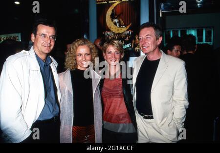 Hans Mahr, Katja Burkard, Ulla Kock am Brink und Alfred Bremm bei der Premiere des Films 'I Love You Baby' auf Mallorca, Spanien 2000. Stockfoto