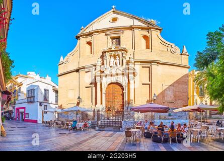 CORDOBA, SPANIEN - 30. SEPTEMBER 2019: Die barocke Fassade der Kirche Santa Ana, verziert mit Steinsäulen, Schnitzereien und Skulpturen, am 30. September in Stockfoto