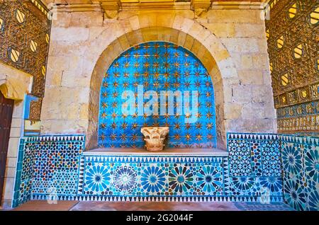 CORDOBA, SPANIEN - 30. SEPTEMBER 2019: Die Wand in San Bartolome Kapelle mit Nische, mit stellaren Muster von Yeseria Gipsarbeiten, die alte c Stockfoto