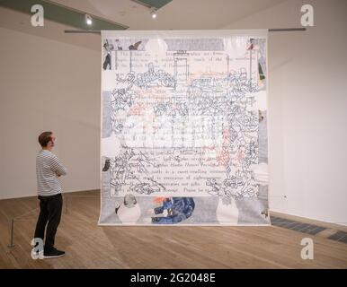 Tate Modern, London, Großbritannien. 7. Juni 2021. Vom 8. Juni 2021 bis zum Frühjahr 2022 beginnt eine neue, kostenlose Ausstellung mit über 25 Werken australischer Künstler, um Debatten über Landrechte und das fortwährende Erbe des Kolonialismus zu erkunden. Bild: Helen Johnson 1979. 2 Großarbeiten - Seat of Power 2016 / Bad Debt 2016, Tate und das Museum of Contemporary Art AustralienCredit: Malcolm Park/Alamy Live News. Stockfoto