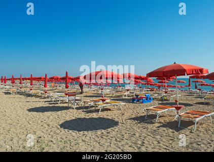 Leerer Strand in Porto Recanati, Region Marken, Italien Stockfoto