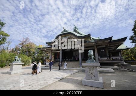 OSAKA, JAPAN - 05. Dezember 2019: Osaka, Japan - 01. Dezember 2019: Besucher besuchen den Hoku-Schrein in Osaka. Stockfoto