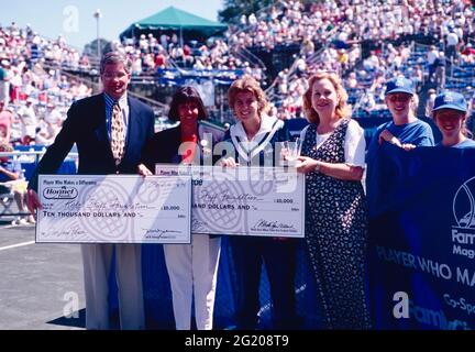 Die amerikanische Tennisspielerin Andrea Jaeger (zweite links), Hilton Head, Family Circle Cup 1994 Stockfoto