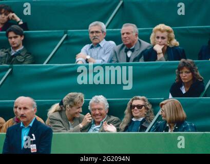 Der ehemalige italienische Tennisspieler Nicola Pietrangeli und die TV-Gastgeberin Licia Colò, Italien der 1990er Jahre Stockfoto