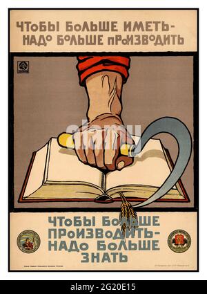 1920er Jahre Russische Sowjetunion UdSSR Propaganda Poster, Alexander Zelensky “um mehr zu haben, müssen Sie mehr produzieren. Um mehr zu produzieren, müssen Sie mehr wissen. Petrograd: Volkskommissariat für Land, Chromolithographie, Datum 1920 Wissen Macht Information UdSSR Stockfoto