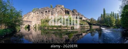 Europa, Luxemburg, Luxemburg-Stadt, die alte Stierchen-Brücke über die Alzette, unterhalb der Festung Casemates du Bock Stockfoto