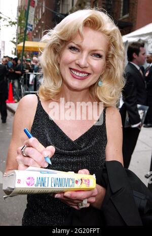 NEW YORK, NY – 15. MAI: Diana Scarwid kommt beim Fox Network 2003-04 im Vorfeld an, das am 15. Mai 2003 in der Grand Central Station in New York City stattfand. Quelle: Joseph Marzullo/MediaPunch Stockfoto