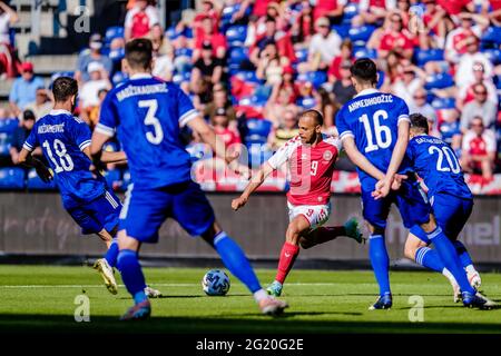 Brondby, Dänemark. Juni 2021. Martin Braithwaite (9) aus Dänemark, gesehen während des Fußballfreundschaftlichen zwischen Dänemark und Bosnien-Herzegowina im Brøndby Stadion. (Foto: Gonzales Photo/Alamy Live News Stockfoto