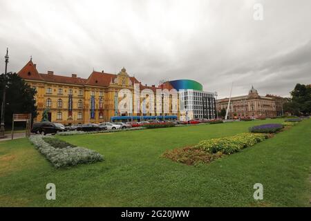 KROATIEN, ZAGREB, TRG REPUBLIKE HRVATSKE - 28. JULI 2019: Museum für Kunst und Handwerk und Hochschule für Musik Zagreb Stockfoto