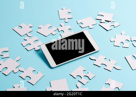 Brainstorming-Technologie Probleme Verbesserung Der Aktualisierung Des Produkts Globale Konnektivität Smartphone Voice Video Calling Neue Upgrade-Ideen Aktualisiert Stockfoto