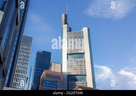 Commerzbank Tower im Frankfurter Bankenviertel - Frankfurt, Deutschland Stockfoto