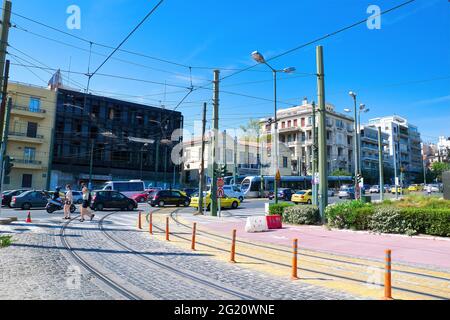 ATHEN, GRIECHENLAND - 05. Mai 2021: Die Athens Tram ist das moderne öffentliche Straßenbahnnetz, das Athen, Griechenland, bedient. 5-12-2021 Stockfoto