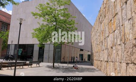 Jakobsplatz mit Synagoge und jüdischem Museum in München - MÜNCHEN, DEUTSCHLAND - 03. JUNI 2021 Stockfoto