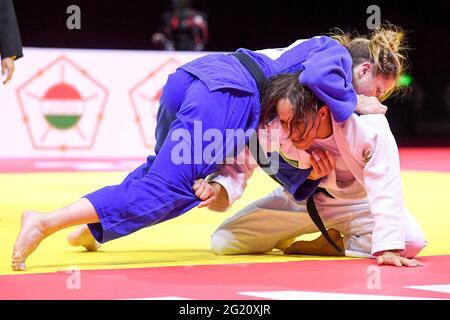 BUDAPEST, UNGARN - 7. JUNI: Fabienne Koch aus der Schweiz, Joana Ramos aus Portugal während der Judo-Weltmeisterschaft Ungarn 2021 in der Papp Laszlo Budapest Sports Arena am 7. Juni 2021 in Budapest, Ungarn (Foto: Yannick Verhoeven/Orange Picts) Stockfoto