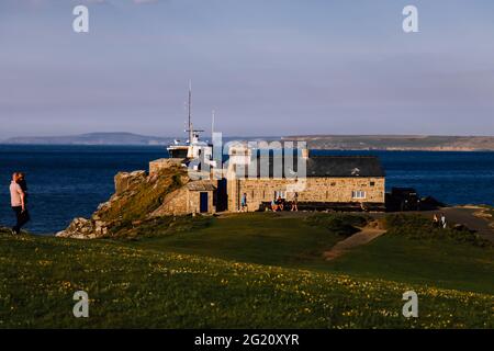 St Ives National Coastwatch Institution (NCI) „Golva Borthia“ in Saint Ives Head, The Island, St. Ives, Cornwall, Großbritannien, Mai 2021 Stockfoto