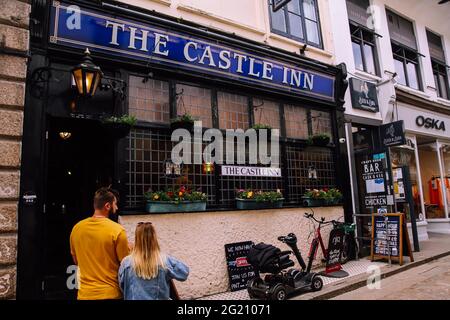 The Castle Inn Public House, Fore Street, St. Ives, Cornwall, Großbritannien, Juni 2021 Stockfoto