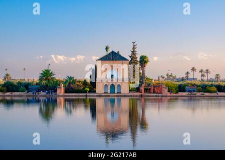 Die Menara-Gärten liegen westlich von Marrakesch, Marokko, vor den Toren des Atlasgebirges. Sie wurden im 12. Jahrhundert erbaut. T Stockfoto