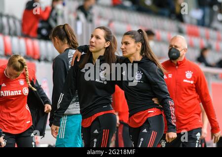 München, Deutschland. Juni 2021. Ivana Rudelic (15 FC Bayern München) und Jovana Damnjanovic (9 FC Bayern München) beim Bundesliga-Spiel der Frauen zwischen dem FC Bayern München und Eintracht Frankfurt am FC Bayern Campus. Kredit: SPP Sport Pressefoto. /Alamy Live News Stockfoto