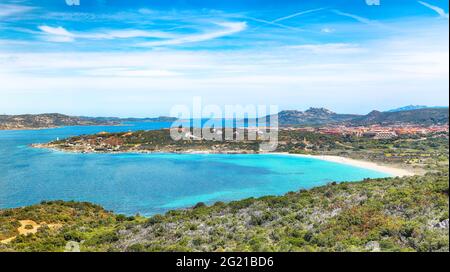 Fantastische Aussicht auf den Strand von La Sciumara in Palau. Malerische Küste des Mittelmeers. Lage: Palau, Provinz Olbia-Tempio, Sardinien, Italien, E Stockfoto