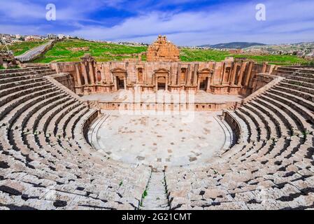 Jerash, Jordanien - Panoramablick auf die römischen Ruinen, die antike römische Kaiserstadt Gerasa Stockfoto