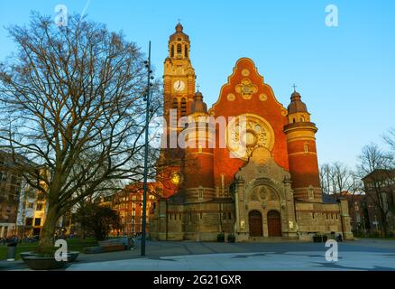 St. John Kirche Malmö Schweden . Schwedischer Johannes kyrka . Die lutherische Jugendstil-Kirche ist mit Steinrosen geschmückt Stockfoto