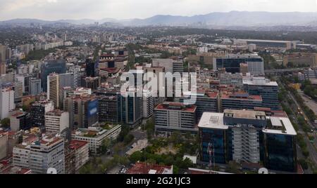 Luftaufnahme der Gebiete Mexiko-Stadt und Santa Fe vom Gebiet Polanco aus Stockfoto