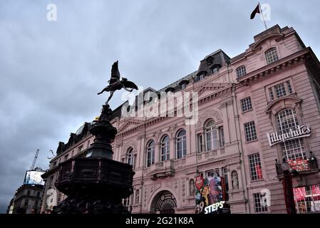 LONDO, GROSSBRITANNIEN - 20. Aug 2015: Statue des Engels von Anteros auf dem Shaftesbury Memorial Fountain, im Piccadilly Circus, London, United Stockfoto