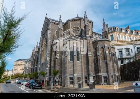 Schöne Saint-Eugenie Kirche von Biarritz an einem Sommernachmittag in Frankreich Stockfoto