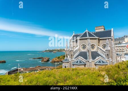 Schöne Saint-Eugenie Kirche von Biarritz an einem Sommernachmittag in Frankreich Stockfoto