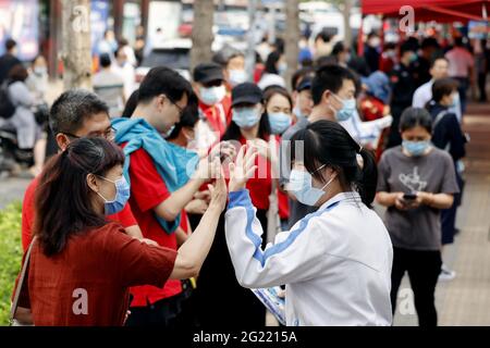 Peking, China. Juni 2021. Am 07. Juni 2021 nehmen 10.78 Millionen Schüler an der Aufnahmeprüfung für das College in China Teil.(Foto: TPG/cnsphotos) Quelle: TopPhoto/Alamy Live News Stockfoto