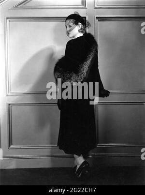 GLORIA STUART 1932 Full Length Portrait Publicity für Universal Pictures Stockfoto