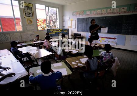 FRANKREICH. NEUKALEDONIEN, LOYALITÄTSARCHIPEL, SCHULE AUF DER INSEL LIFOU. Stockfoto