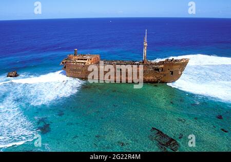 FRANKREICH. NEUKALEDONIEN, GROSSE INSEL, LUFTAUFNAHME EINES IMMER BLÜHENDEN BOOTES Stockfoto