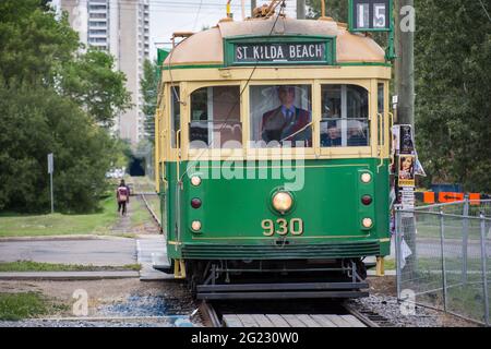 EDMONTON, KANADA - 15. Aug 2015: Die historische Straßenbahn von Edmonton ist eine der wichtigsten Attraktionen der Stadt. Es überquert die High Level Bridge während es fährt Stockfoto