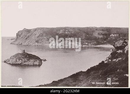 Blick über die Bay Portelet auf Jersey; 29. Portable Bay, Jersey. Stockfoto