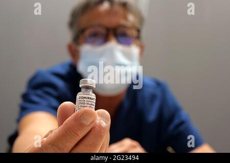 Italien, Region Toskana, Arezzo, 7. Juni 2021 : Covid-19 Notfall. Hub Pavilions of Arezzo Fair, Anti-Covid-Impfkampagne für Studenten mit Pfizer-Impfstoff. Foto © Daiano Cristini/Sintesi/Alamy Live News Stockfoto