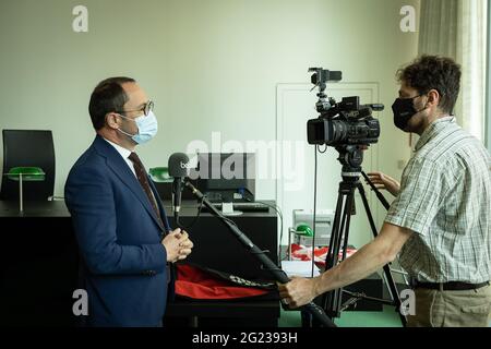 Justizminister Vincent Van Quickenborne, Foto bei einem Besuch von Justizminister Van Quickenborne in der Drogenbehandlungskammer (Drugshandande Stockfoto