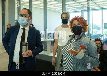 Justizminister Vincent Van Quickenborne, Foto bei einem Besuch von Justizminister Van Quickenborne in der Drogenbehandlungskammer (Drugshandande Stockfoto