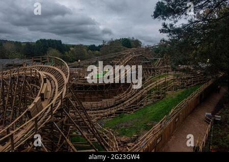 Die Wickerman Wicker man Achterbahn während der Bauarbeiten im Alton Towers Theme Park Stockfoto