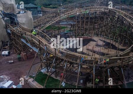 Die Wickerman Wicker man Achterbahn während der Bauarbeiten im Alton Towers Theme Park Stockfoto