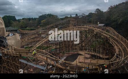 Die Wickerman Wicker man Achterbahn während der Bauarbeiten im Alton Towers Theme Park Stockfoto