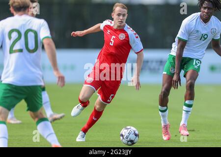 Marbella, Spanien. Juni 2021. Jacob Christensen (5) aus Dänemark während des Fußballfreundschaftssprets zwischen der irischen U21 und der dänischen U20 im Dama de Noche Football Center in Marbella. (Bildnachweis: Gonzales Photo - Rune Mathiesen). Stockfoto