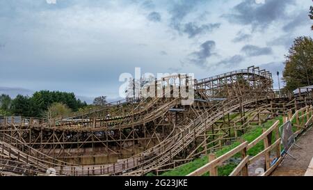 Die Wickerman Wicker man Achterbahn während der Bauarbeiten im Alton Towers Theme Park Stockfoto