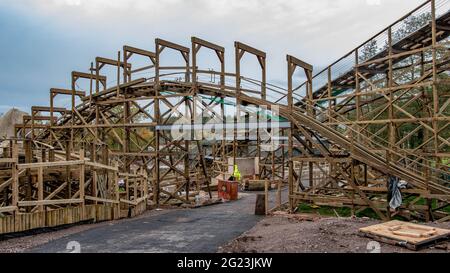 Die Wickerman Wicker man Achterbahn während der Bauarbeiten im Alton Towers Theme Park Stockfoto